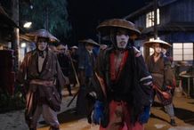 不気味な“キモ笠隊”となってPR活動に参加してみる？