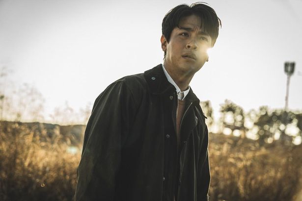 不可解な超常現象の真相を探るべく奮闘するプロデューサーのベ・ヨンジェ(写真は「地獄が呼んでいる」)