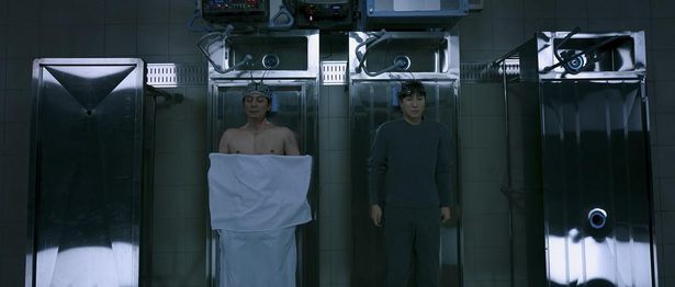 セウォンは死者と“脳のシンクロ”を行い、彼らの記憶にアクセスする(写真は「Dr.ブレイン」)