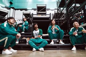 「イカゲーム」撮影現場の俳優陣