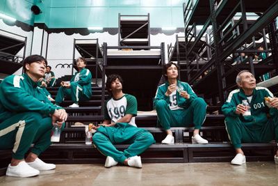 「イカゲーム」撮影現場の俳優陣