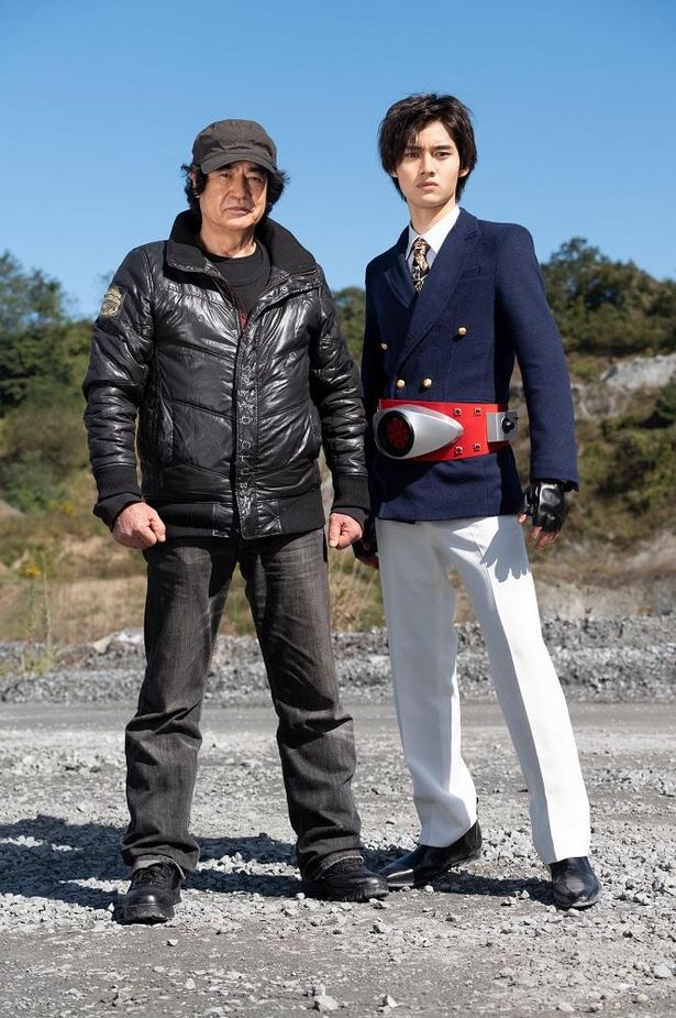 仮面ライダー1号/本郷猛役を父、藤岡弘、(左)から受け継いだ藤岡真威人