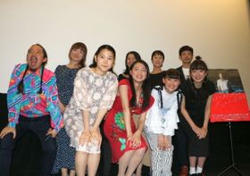 長久允監督(左)をはじめ、出演者らが登壇