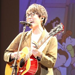 高橋優、しんちゃんの前で熱唱！