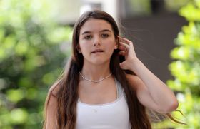 3か月ぶりに母親とのツーショットが目撃されたスリ・クルーズ