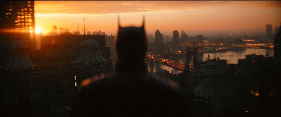 ロバート・パティンソン主演「バットマン」新章、22年3月公開決定！エモーショナルな場面写真も