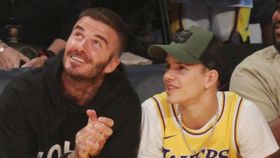 ベッカム家次男ロメオ、恋人とのレッドカーペットデビューを果たす