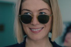 『パーフェクト・ケア』は公開中＆配信中！