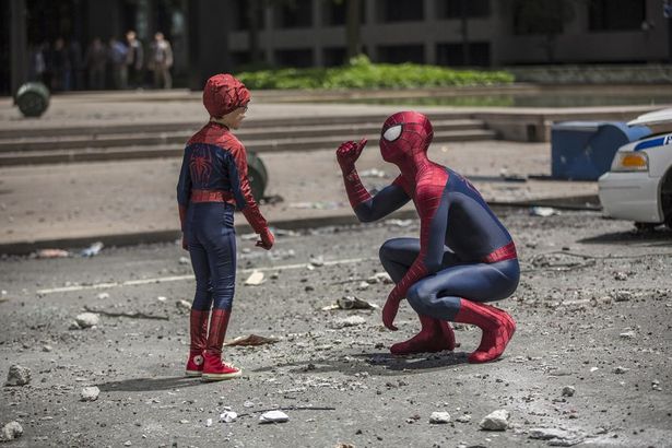 悲劇に見舞われるが、スパイダーマンとして戦っていくことを決意をするピーター