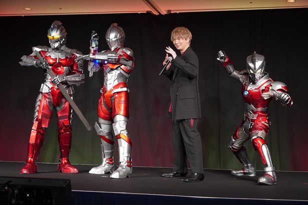ULTRAMAN、SEVEN、ACEの勇姿に大興奮の木村良平