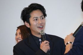 『破裏拳ポリマー』の完成披露舞台挨拶に登場した溝端淳平