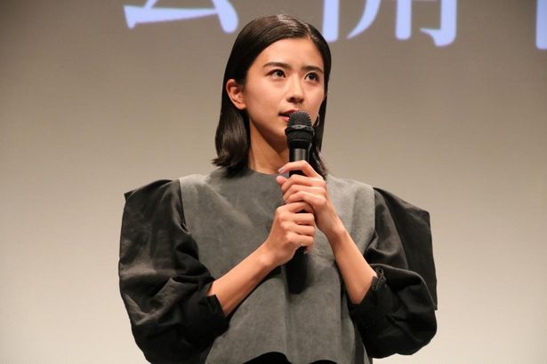 彼女役の黒島結菜
