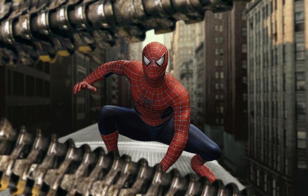 走る列車の上でドクター・オクトパスと戦うスパイダーマン(『スパイダーマン2』)