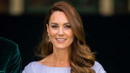 主催イベントの予告動画で、赤いカーディガンを披露したキャサリン妃