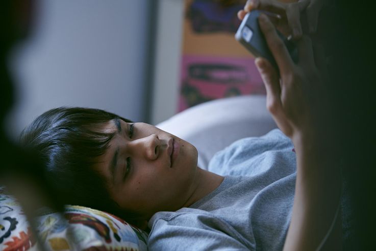 理想と現実のギャップに戸惑いながらも日々を過ごしていく“僕”の姿を描く『明け方の若者たち』