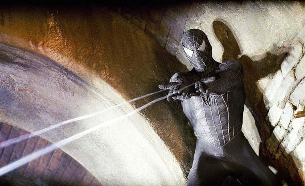 シンビオートに寄生され、攻撃性が増したスパイダーマン(『スパイダーマン3』)