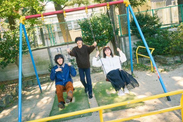 撮影当時を振り返って、笑顔になる3人