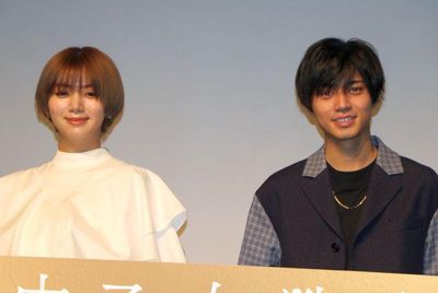 映画『真夜中乙女戦争』の「大学生お悩み相談イベント」に登壇した永瀬廉(King ＆ Prince)と池田エライザ