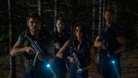 特殊部隊“S.T.A.R.S.”のアルファチームは洋館へと向かうのだが…(『バイオハザード：ウェルカム・トゥ・ラクーンシティ』)