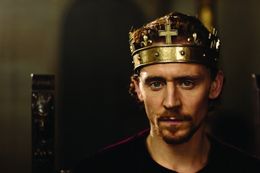 シェイクスピアの歴史劇を映像化した『劇場版　嘆きの王冠～ホロウ・クラウン～』