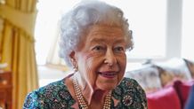 コロナ感染のエリザベス女王、リモートでの公務を再開した