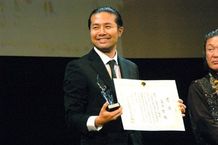 ショートショート フィルムフェスティバル ＆ アジア 2009 ジャパン部門優秀賞／東京都知事賞を受賞時の落合賢監督