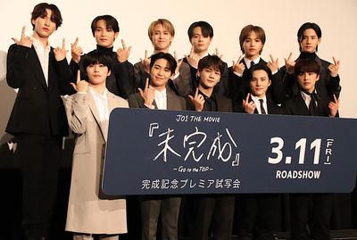 JO1、11人揃ってファンの前に登場！大きな拍手を浴びた