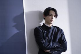 松村北斗の静かな強さを秘めた表情が印象的…『ホリック xxxHOLiC』百目鬼静の新場面写真解禁！