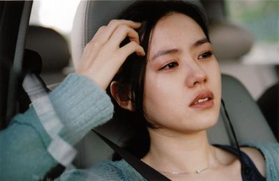 綺麗すぎる容貌でデビューと同時に韓国を代表する"清純派女優"として男性ファンからの爆発的な支持を得たソン・イェジン