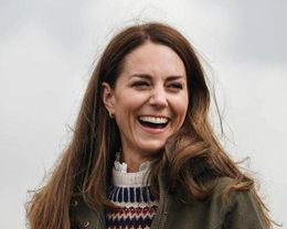 キャサリン妃母、エリザベス女王在位70周年の記念グッズを販売