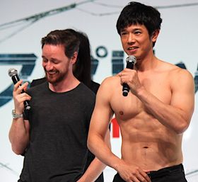 庄司の筋肉ネタにジェームズ・マカヴォイ爆笑！