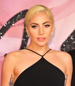 すっぴん姿がファンに衝撃を与えたレディ・ガガ