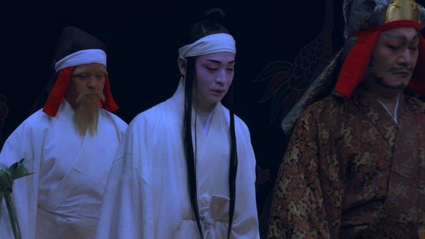 演者の表情といった映像作品ならではの細かな点に注目！(『シネマ組踊 「孝行の巻」』)