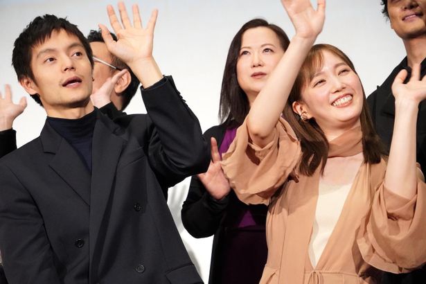 『劇場版ラジエーションハウス』完成披露舞台挨拶の様子