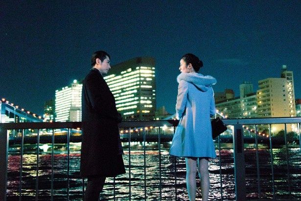 女たちを騙していく一方、古海は孤独を抱えていた