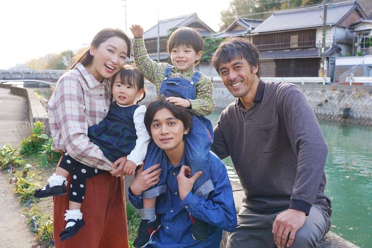 阿部寛、北村匠海ら“親子三世代”が笑顔でパシャリ！『とんび』から劇中家族写真が解禁