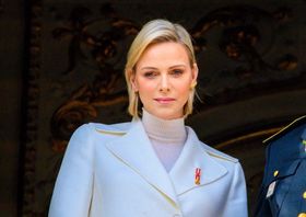 シャルレーヌ公妃、アルベール2世大公と子どもたちと公務復帰