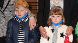 フランスのディズニーランドを満喫したジャック公子とガブリエラ公女