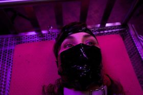 【写真を見る】これから彼女の身に何が起きるのか？