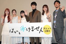 長谷川博己＆綾瀬はるか、水中ハグ撮影秘話も公開