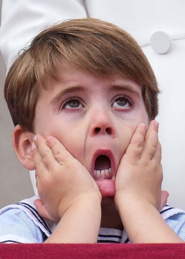 【写真を見る】どうしたの!? ルイ王子の変顔に注目が集まる