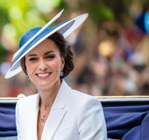 キャサリン妃、ルイ王子とカラーコーデでダイアナ妃にオマージュ
