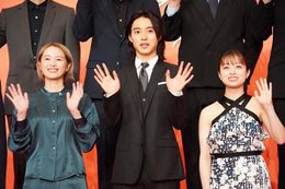 山崎賢人は原作者・原泰久からの賛辞に「うれしい！」と笑顔