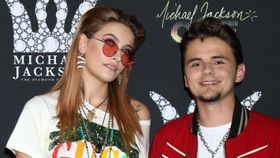 プリンス＆パリス・ジャクソン兄妹が第75回トニー賞授賞式に登場