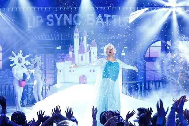 『アナ雪』のエルサ姿を披露し、爆笑をかっさらった(「リップシンクバトル」)