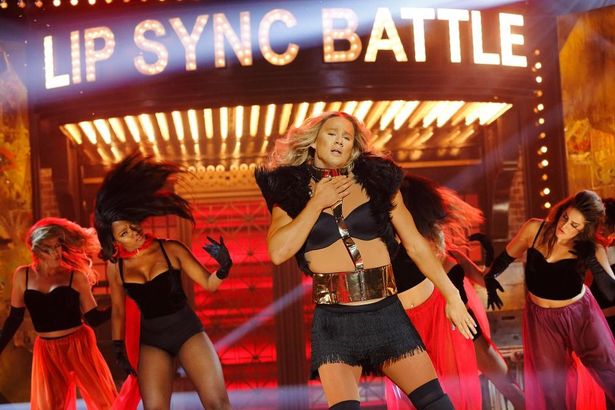 ダンスのクオリティが高いのもまたおもしろいビヨンセの口パクパフォーマンス(「リップシンクバトル」)