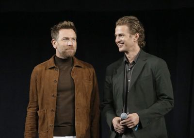 ユアン・マクレガーとヘイデン・クリステンセンがスター・ウォーズファミリーとして再集合！