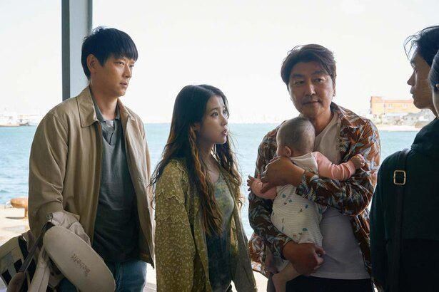 【写真を見る】是枝裕和監督と韓国の人気俳優たちがタッグ！『ベイビー・ブローカー』が3位に初登場