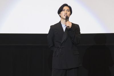 『映画 バクテン!!』の初日舞台挨拶で感涙した声優の土屋神葉