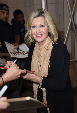 5月のコンサートをキャンセルしたオリビア・ニュートン＝ジョン